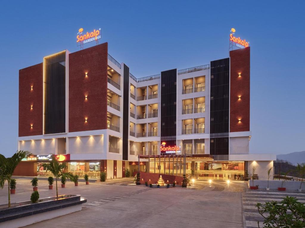 Comfort Inn, Statue Of Unity