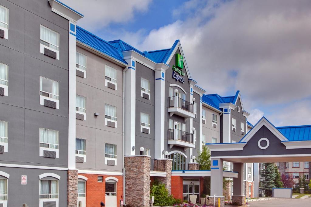 Holiday Inn Express & Suites Calgary South-Macleod Trail S