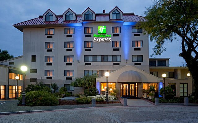 Holiday Inn Express Waltham, Boston
